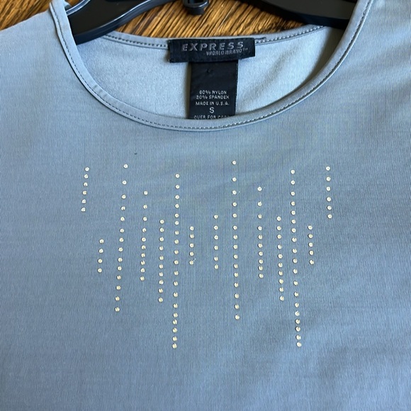 Beautiful top - Picture 2 of 3